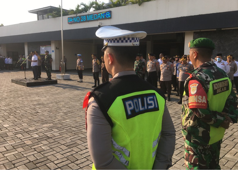 Apel gelar pasukan gabungan di Mapolres Metro Bekasi Kota, Senin (17/4/2023).