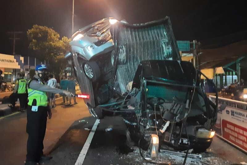6 kendaraan kecelakaan beruntun di Magelang, Jawa Tengah. Foto: istimewa.