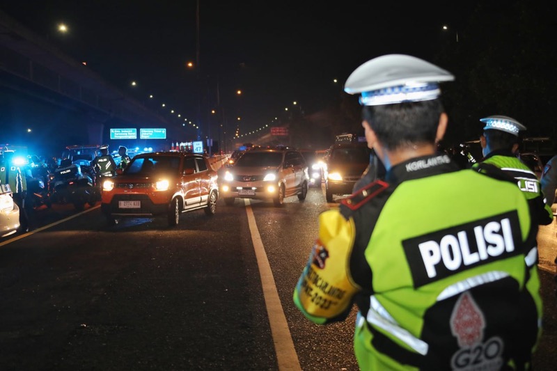 Kepala Korps Lalu Lintas (Kakorlantas) Polri Irjen Pol Firman Shantyabudi mengungkapkan alasan memperpanjang kebijakan sistem jalur satu arah atau one way dari Km 72 Tol Cipali sampai dengan Km 414 Gerbang Tol Kalikangkung. Foto: istimewa.