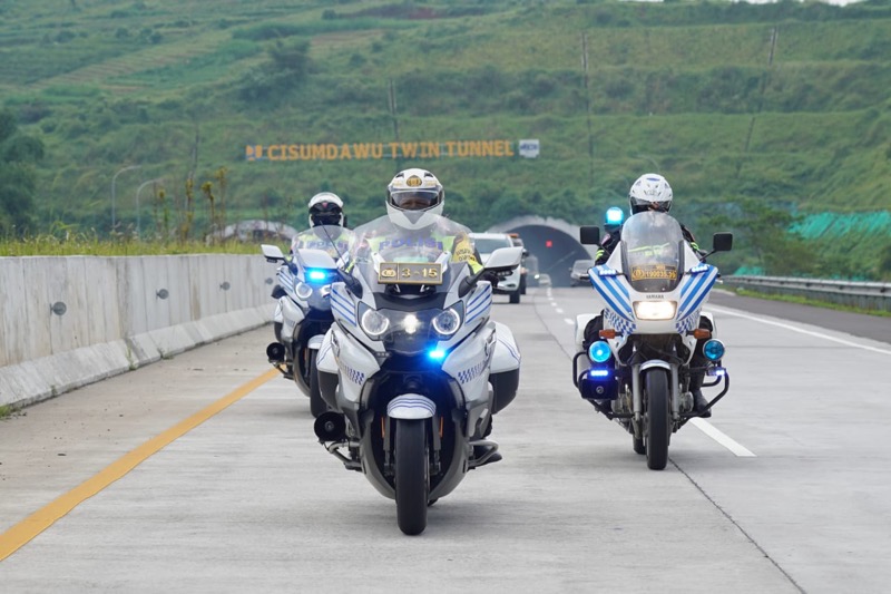 Dirgakkum Korlantas Polri Brigjen Pol Dr. Aan Suhanan melakukan patroli Kamseltibcarlantas arus balik Idul Fitri menggunakan motor patroli jalan raya. Foto: istimewa.