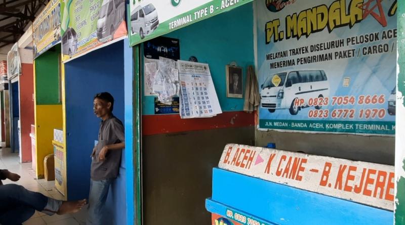 Loket bus dan mikrobus di Terminal Type B Aceh Tamiang.