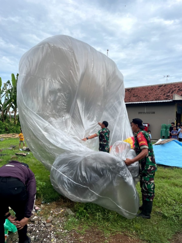 Salah satu balon udara liar di Pekalongan
