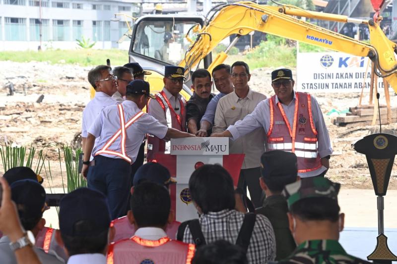 Menhub Budi Karya Sumadi saat ground breaking