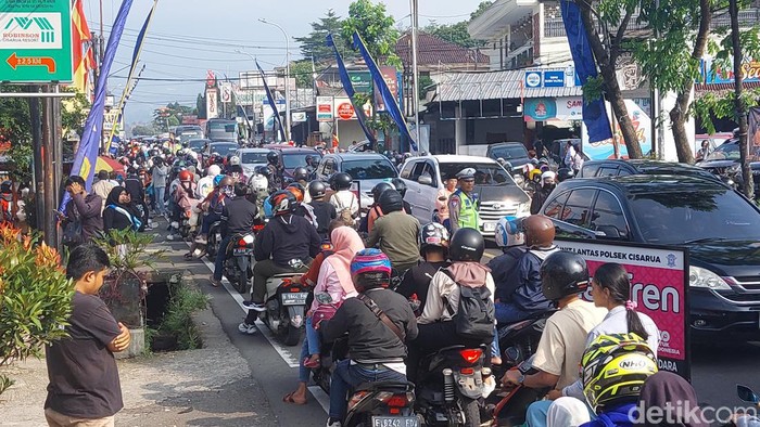 Jalur wisata Puncak.
