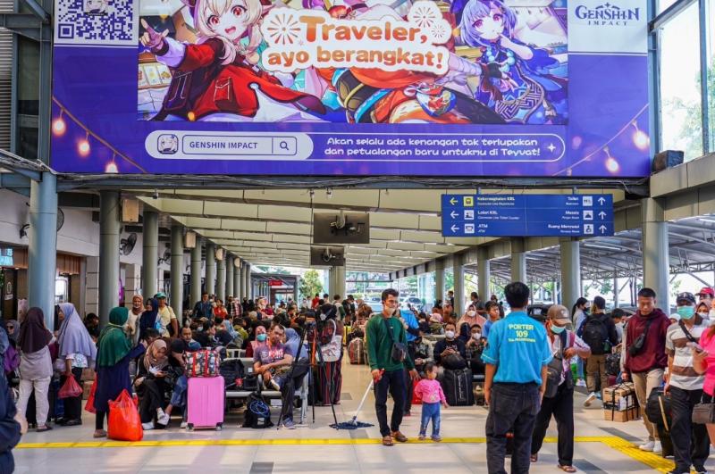 Ramai penumpang kereta api di Stasiun Pasar Senen, Jakarta.(ist)