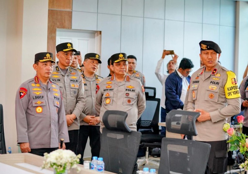 Kapolri Jenderal Polisi Listyo Sigit Prabowo, mengecek sejumlah titik salah satunya yakni, 91 Command Center Polri. Foto: istimewa.