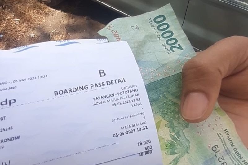 Tiket penyeberangan diduga bermasalah di Pelabuhan Kayangan, Kabupaten Lombok Timur, Nusa Tenggara Barat (NTB).