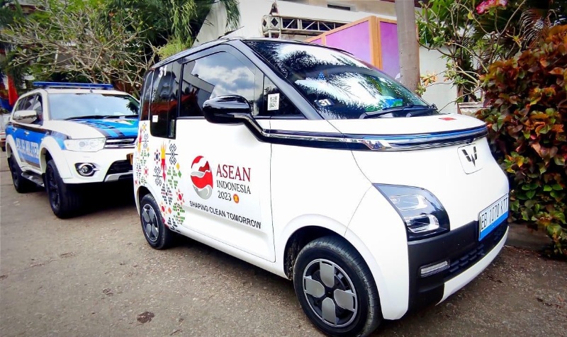 Mobil listrik di Labuan Bajo