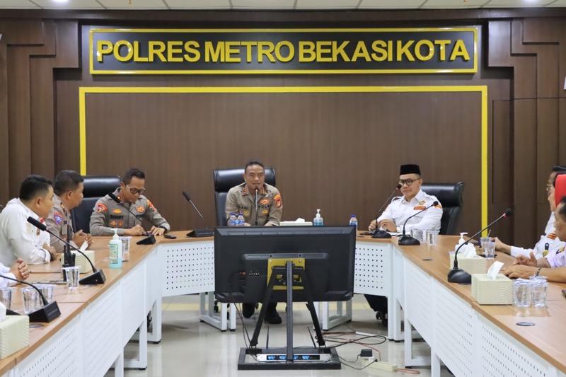 Kapolres Kapolres Metro Bekasi Kota Kombes Pol Dani Hamdani, mengundang Ketua Umum Pokdarkamtibmas Bhayangkara Kota Bekasi  bersama seluruh Ketua - ketua Cabang.