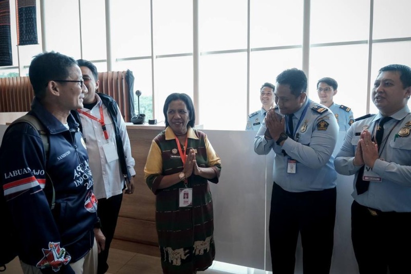 Menparekraf Sandiaga Uno di Bandara Komodo