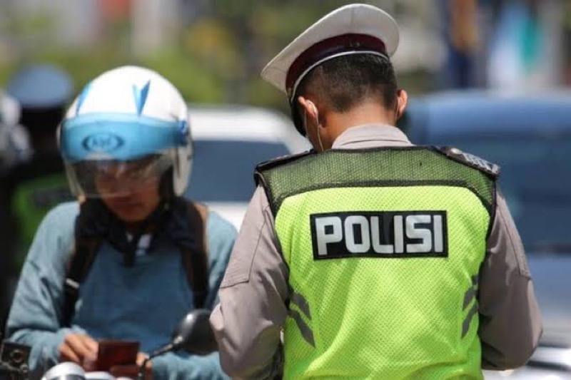 Jajaran Satlantas Polres Lampung Barat menggelar operasi gabungan penerapan tilang secara langsung kepada pelanggar lalu lintas. Foto: istimewa.