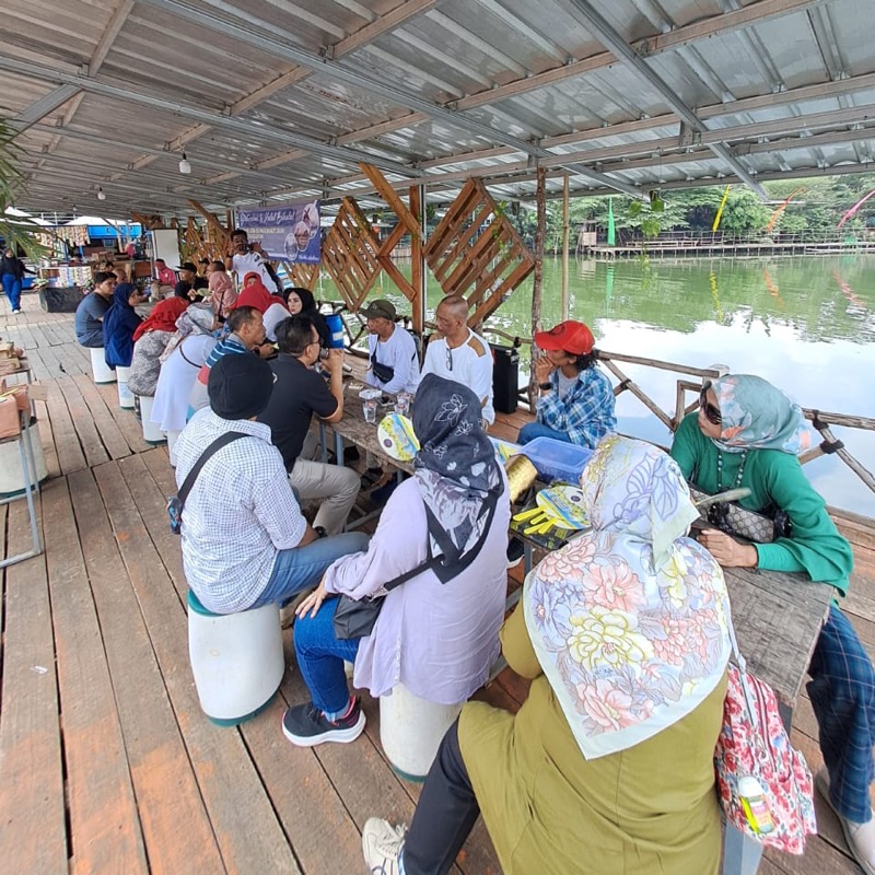 Situ Rawa Gede merupakan salah satu Destinasi wisata alam yang berada Kelurahan Bojong Menteng, Kecamatan Rawalumbu, Kota Bekasi.