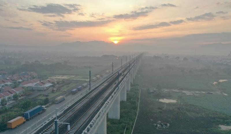 Rel KA Cepat Jakarta Bandung dipersiapkan untuk uji coba operasional. (KCIC)