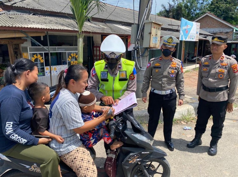 Satlantas Polrestro Tangerang Kota menindak 17 pengendara kedapatan melanggar lalu lintas saat pemberlakuan perdana tindak tilang ditempat setelah sempat ditiadakan. Foto: istimewa.