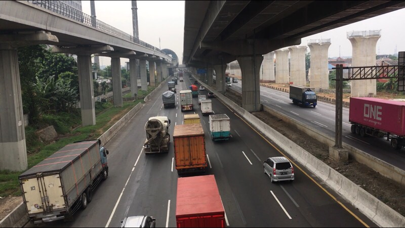 Ilustrasi truk di Tol Bekasi Timur.