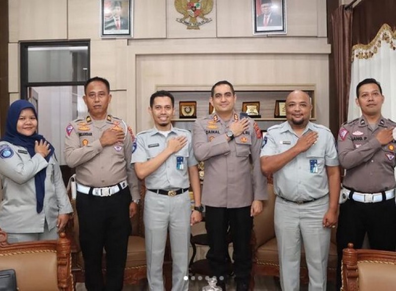 Kepala Jasa Raharja Tasikmalaya sambangi Kapolres Tasikmalaya Kota. Foto: istimewa.