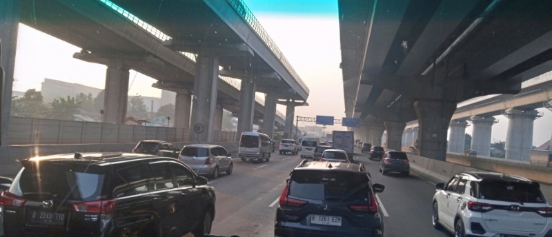 Ruas tol Jakarta- Cikampek KM 18