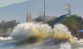 BMKG mengeluarkan peringatan dini gelombang tinggi yang berpotensi terjadi di beberapa wilayah perairan Indonesia pada 18-19 Mei 2023. 