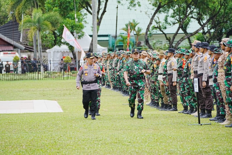 Panglima TNI Laksamana Yudo Margono dan Kapolri Jenderal Listyo Sigit Prabowo mengikuti acara pembukaan Latihan Integrasi Taruna Wreda (Latsitarda) Nusantara ke-43 tahun 2023 di Sumatera Barat. Foto: istimewa.