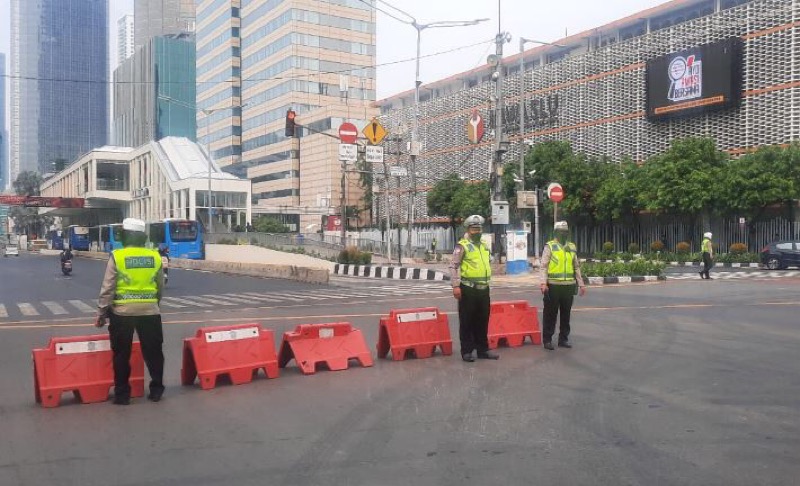 Kondisi arus lalu lintas Jakarta dan sekitarnya pada siang hari ini terpantau lancar di sejumlah wilayah.