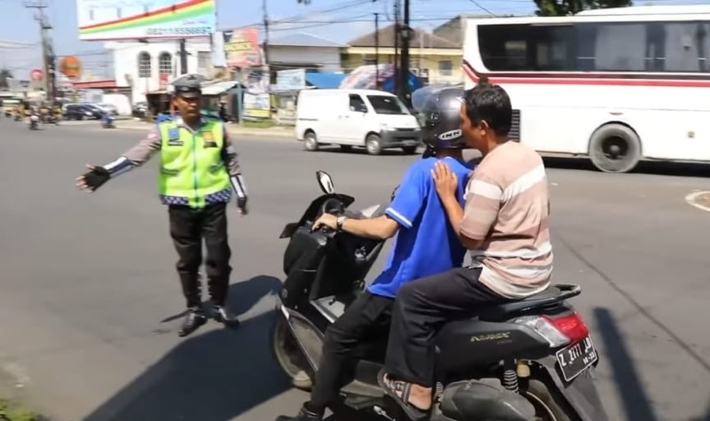 Polres Tasik Kota berlakukan kembali tilang manual. Saat ini, Satlantas Polres Tasikmalaya Kota masih melakukan sosialisasi kepada masyarakat dan pengguna jalan. Foto: istimewa.