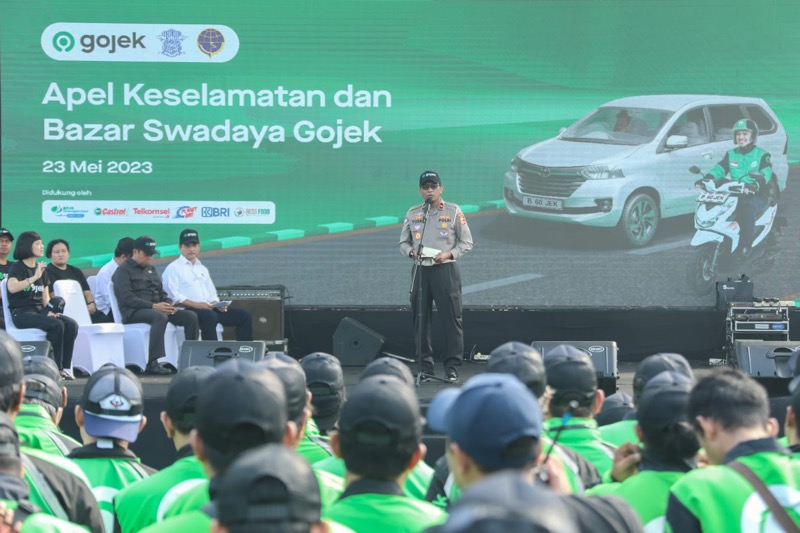 Dirregident Korlantas Polri Brigjen Pol Yusri Yunus menghadiri Apel Keselamatan dan Bazar Swadaya mitra Gojek yang digelar di lapangan Aldiron, Jakarta Selatan, Selasa (23/5/2023). Foto: istimewa.