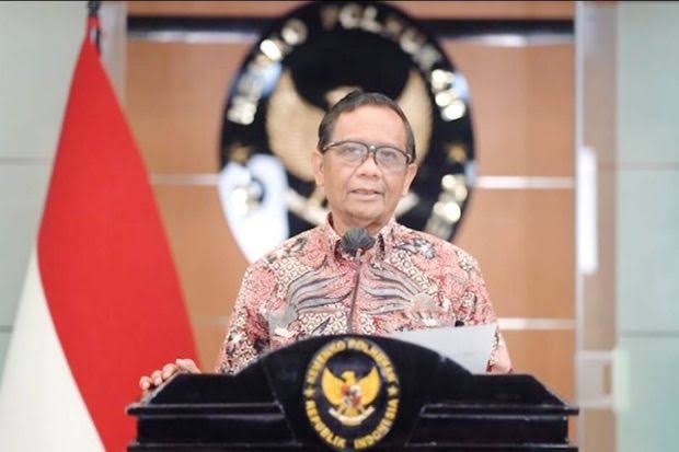 Menko Polhukam Mahfud MD menghadap Presiden Joko Widodo (Jokowi) di Istana Negara, usai didapuk menjadi Plt Menkominfo, Senin (22/5/2023). Foto/MPI
