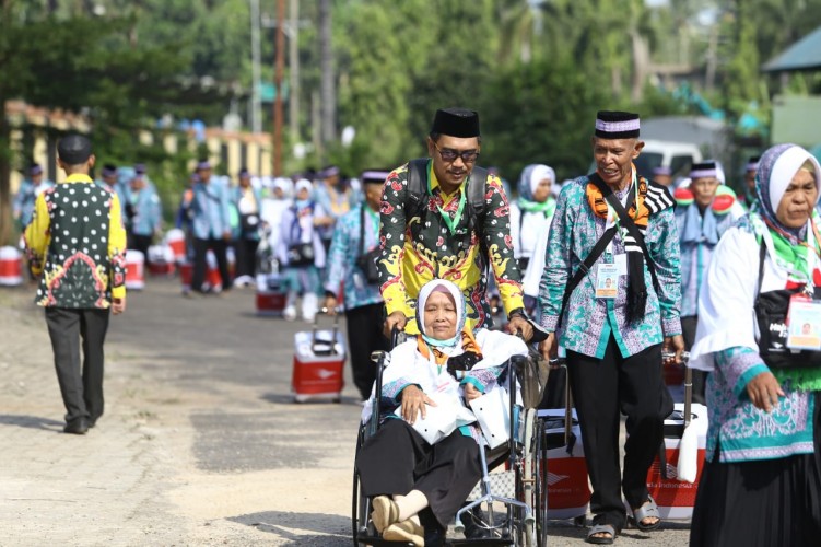 Jemaah haji tiba di Asrama Haji Bandar Lampung.