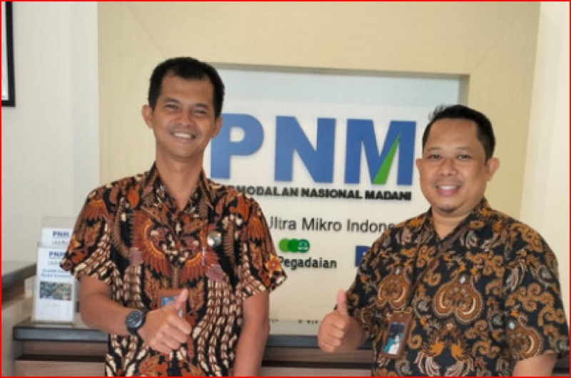 Kepala Sub Bagian Sumbangan Wajib Humas dan Hukum, Indrawan Ayip Rosyidi (Kiri) dan Manager Supporting PT PNM Syarif Hasim (kanan).