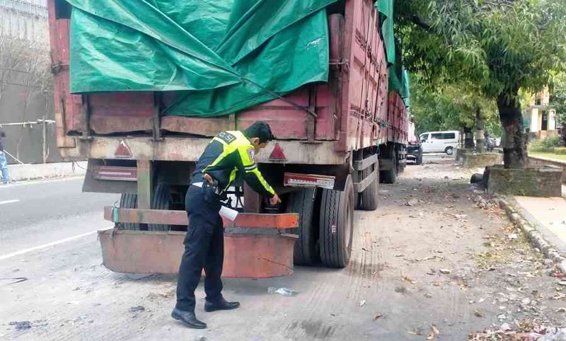 Lokasi kejadian sepeda motor tabrak truk parkir di Klaten, Jawa Tengah. Foto: istimewa.
