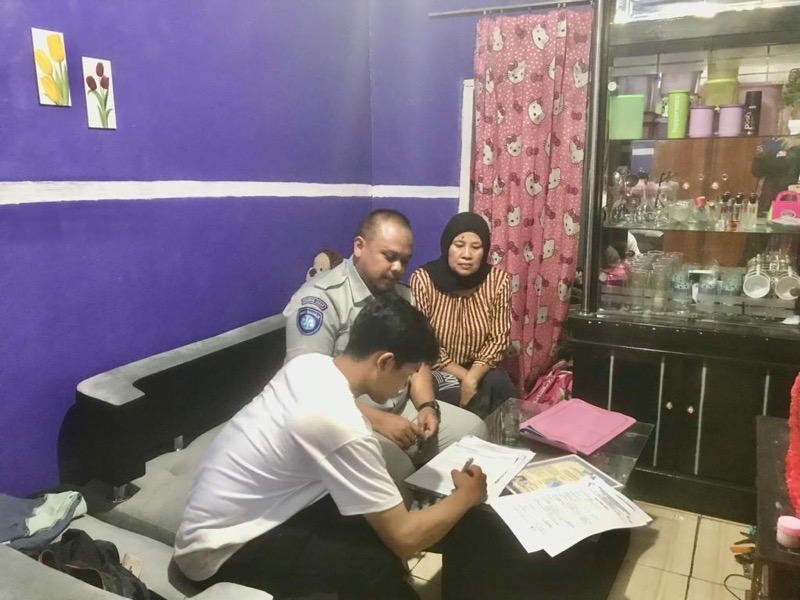 PT Jasa Raharja Cabang Utama Jawa Barat telah menyerahkan santunan kepada ahli waris korban kecelakaan yang terjadi di perlintasan Kereta Api Tanpa Palang di Kecamatan Cileunyi, Kabupaten Bandung, Jawa Barat.