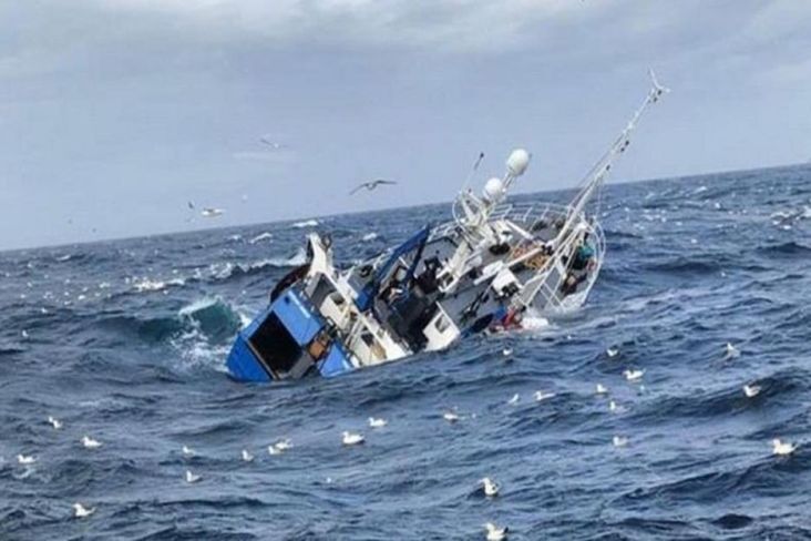 Kemlu berkoordinasi dengan sejumlah pihak untuk mencari 17 warga negara Indonesia (WNI), awak kapal penangkap ikan China yang terbalik di Samudera Hindia. 