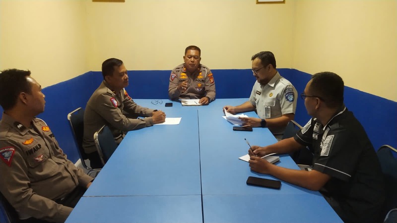 PT Jasa Raharja Bekasi bersama Unit Gakkum Lantas Polres Metro Bekasi mengadakan Rapat Anev penanganan kenaikan angka kecelakaan lalu lintas. Foto: istimewa.