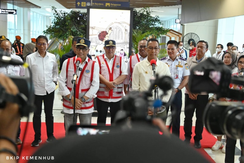 Menhub Budi Karya Sumadi, PJ Gubernur, Dirjen Perkeretaapian, dan jajaran