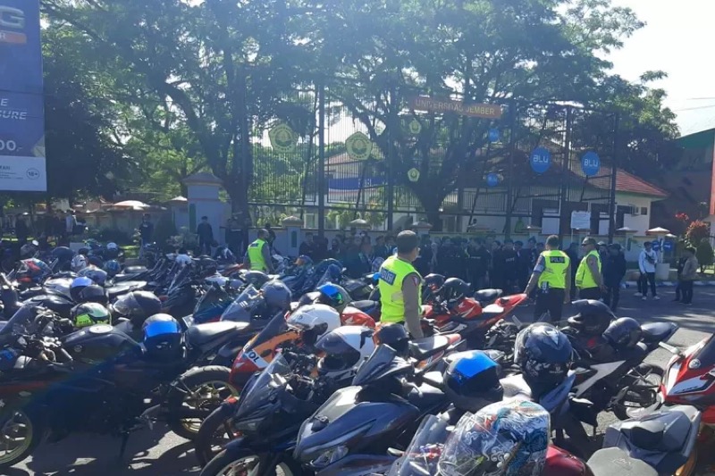 Kendaraan sepeda motor yang diamankan Satlantas Polres Jember. Foto: istimewa.