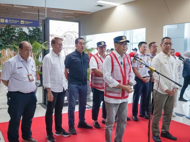 Menhub Budi Karya Sumadi di Bandara Soeyta