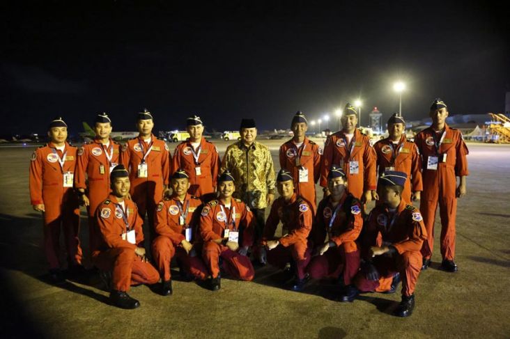  Menhan Prabowo Subianto mengapresiasi dan menyampaikan terima kasih atas penampilan Jupiter Aerobatic Team (JAT) TNI AU Malysia atas penampilan mereka di Langkawi.