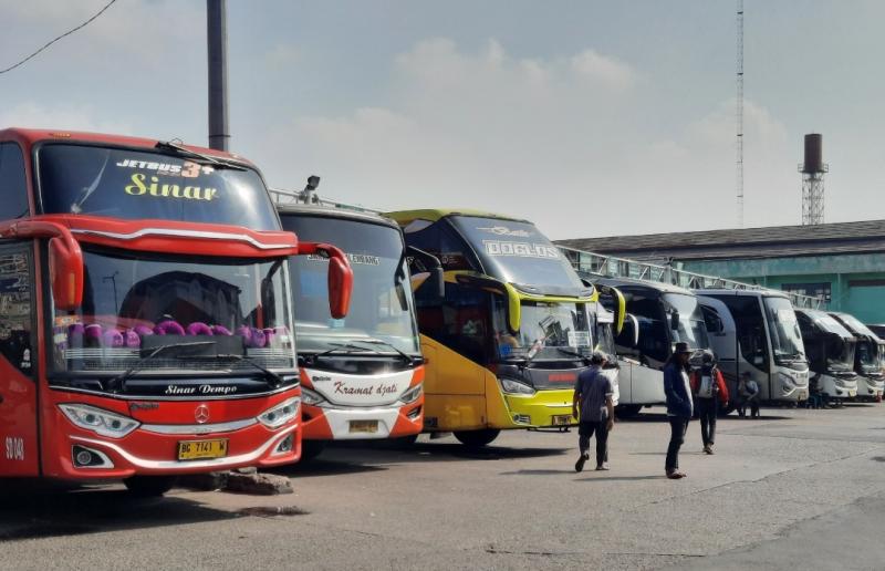 Bus di Terminal Induk Kota Bekasi mulai Rabu (31/5/2023) sudah siap untuk mengangkut penumpang saat memasuki libur panjang.