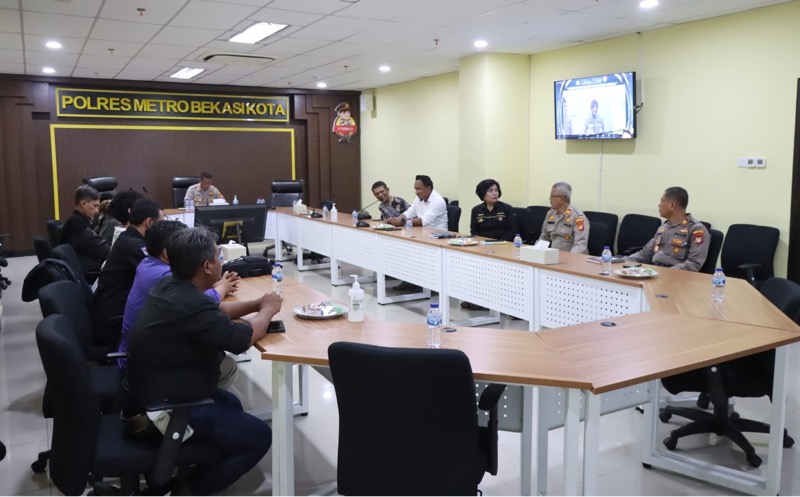 Dialog Publik dengan tema “Kemerdekaan Pers dan Perlindungan Jurnalis” diselenggarakan Divisi Humas Mabes Polri yang diikuti seluruh jajaran Polda dan Polres se-Indonesia.