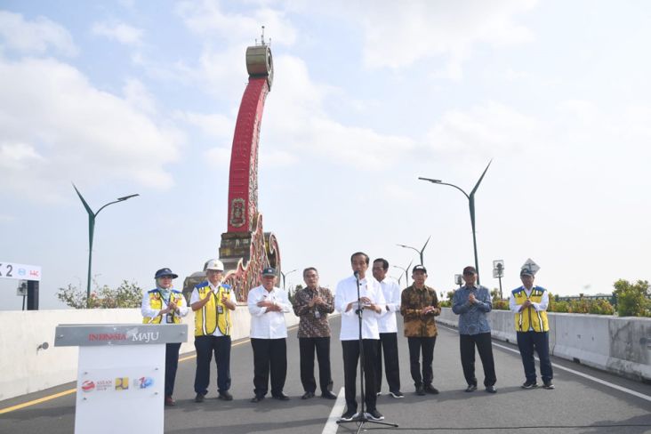 Joko Widodo (Jokowi) meresmikan Jembatan Kretek 2 di Kabupaten Bantul, Daerah Istimewa Yogyakarta (DIY), Jumat (2/6/2023).