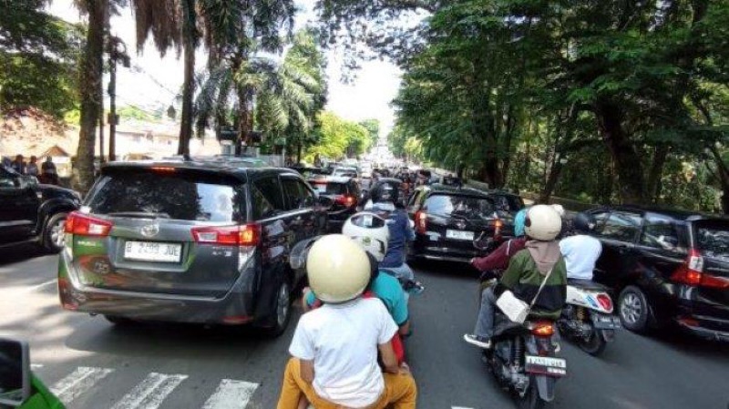 Polisi memberlakukan rekayasa lalu lintas di sekitar Kebun Raya atau Istana Bogor. Foto: istimewa.