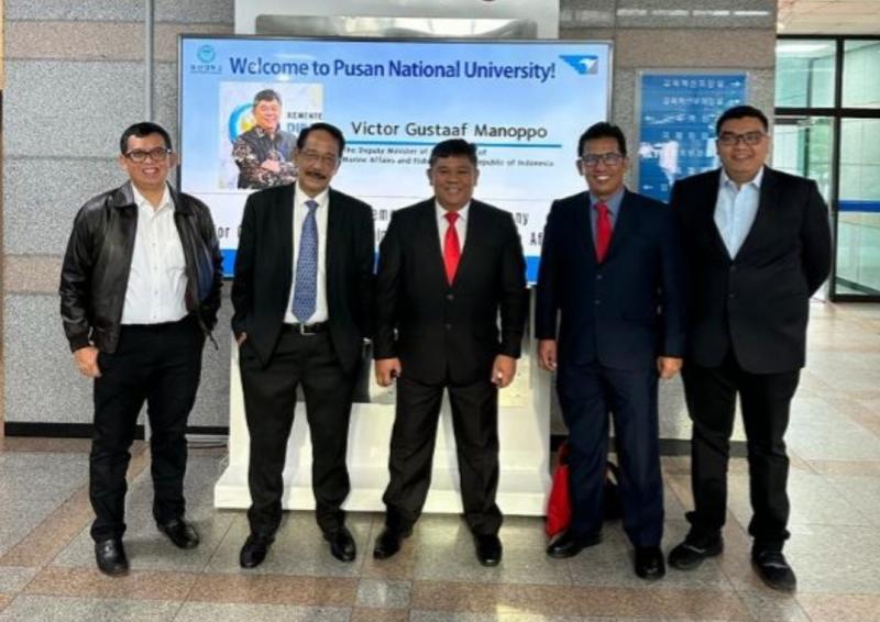 Dirjen Pengelolaan Ruang Laut KKP Victor Gustaaf Manoppo melakukan kunjungan kerja dalam rangka penandatanganan perjanjian kerjasama dengan Universitas Nasional Pusan, Korea Selatan (2/6).