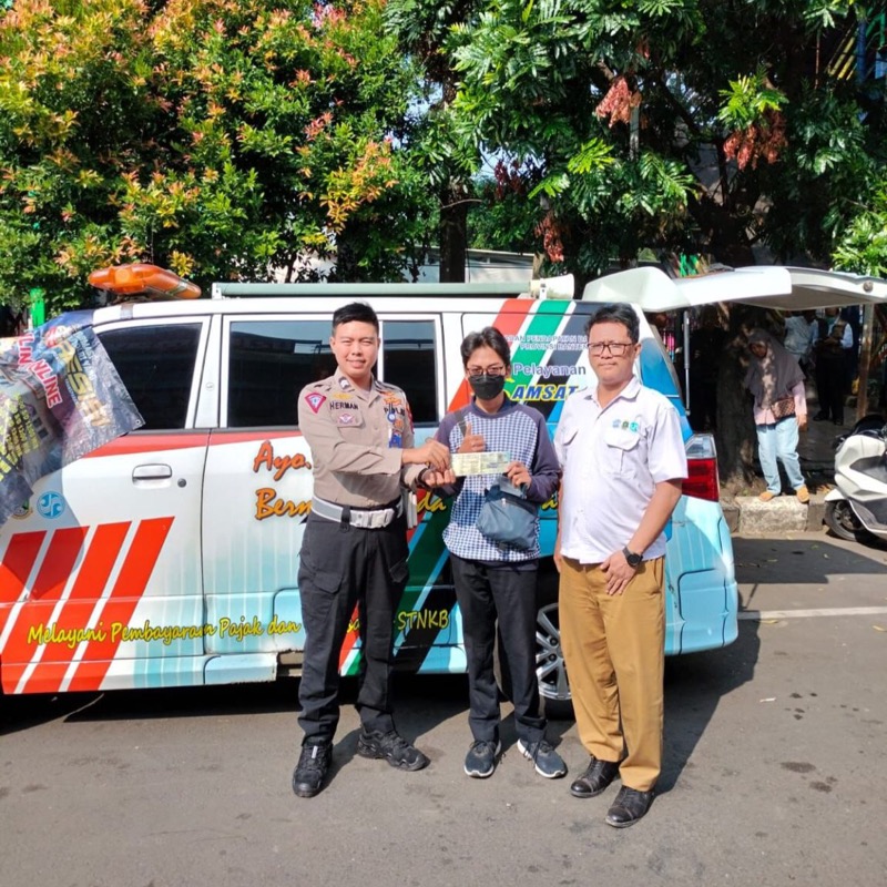 Sat Lantas Polresta Serang Kota (Serkot) terus mendekatkan diri kepada masyarakat, dengan memberikan pelayanan perpanjangan Pajak kendaraan. Foto: istimewa.