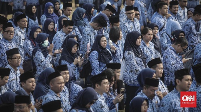 Menteri Keuangan Sri Mulyani mencairkan gaji ke-13 bagi para PNS dan pejabat negara, termasuk Jokowi mulai Senin (5/6) ini.