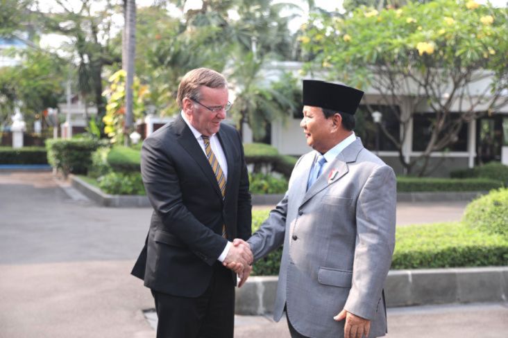 Menteri Pertahanan (Menhan) Prabowo Subianto menerima kunjungan kehormatan Menteri Pertahanan Jerman Boris Pistorius di Kemhan, Jakarta, (5/6/2023). 