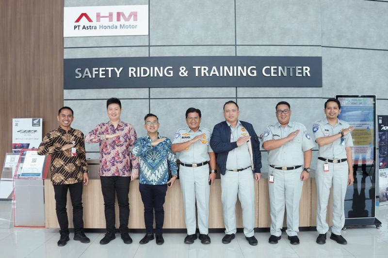 Jasa Raharja bersama Astra Honda Motor (AHM) berkolaborasi mengembangkan program keselamatan berkendara, khususnya bagi pengguna kendaraan roda dua atau sepeda motor.