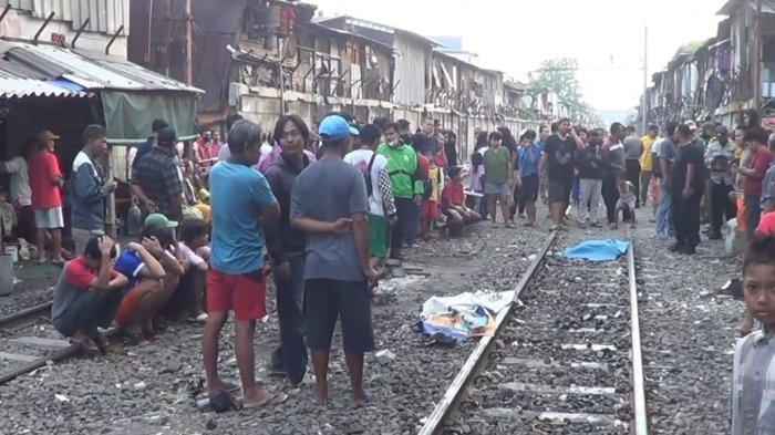 Seorang pria ditemukan tewas terlindas kereta api di perlintasan rel GG 27 RW 01 Pademangan Timur, Pademangan, Jakarta Utara, Rabu (14/6/2023).