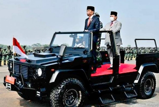 Presiden Jokowi dan Menteri Pertahanan Prabowo Subianto.