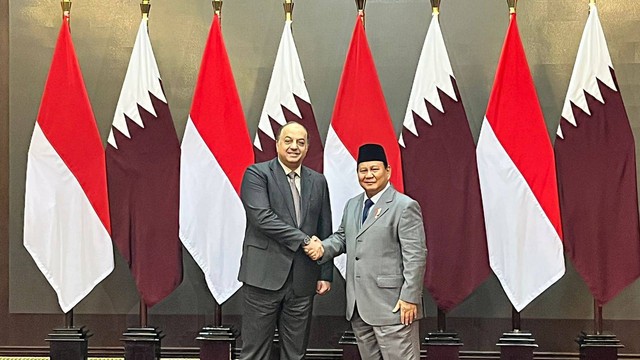 Menhan Qatar, Khalid bin Muhammad Al-Attiyah, menemui Menteri Pertahanan RI Prabowo.