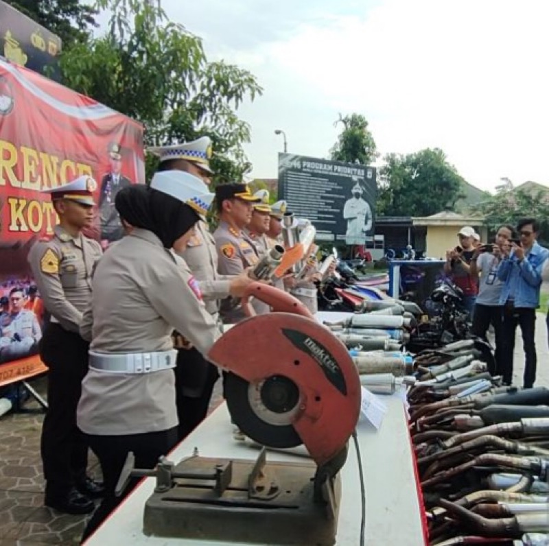 Satlantas Polresta Bogor Mutilasi 2.148 Knalpot Brong.